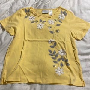 Alfred Dunner - Yellow S/S Top with White & Gray Floral Design - Small